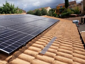 Installation photovoltaïque en surimposition 6kWc -aout 2020 - 34560 VILLEVEYRAC - 18 Panneaux Q-CELLS et micro-onduleurs IQ7+ | Installation solaire Libow