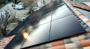 Installation solaire 9 kWc - Nov 2021 - 345 Bagnols sur Cèze - 22 panneaux Sunpower p3 375 et micro-onduleurs IQ7+