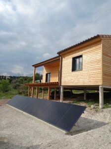 Site isolé maison de campagne - 12 panneaux solaires - Camplong 34 - Avril 2021 | Installateur solaire Libow