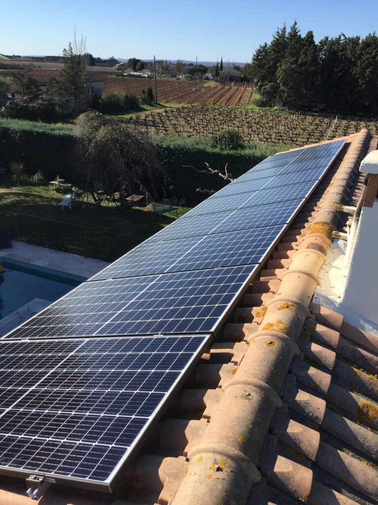 Installation solaire en surimposition 2,97 kWc effectuée en février 2020 par Libow à EEDESSAN- 9 panneaux Q-CELLS et micro-onduleurs IQ7+